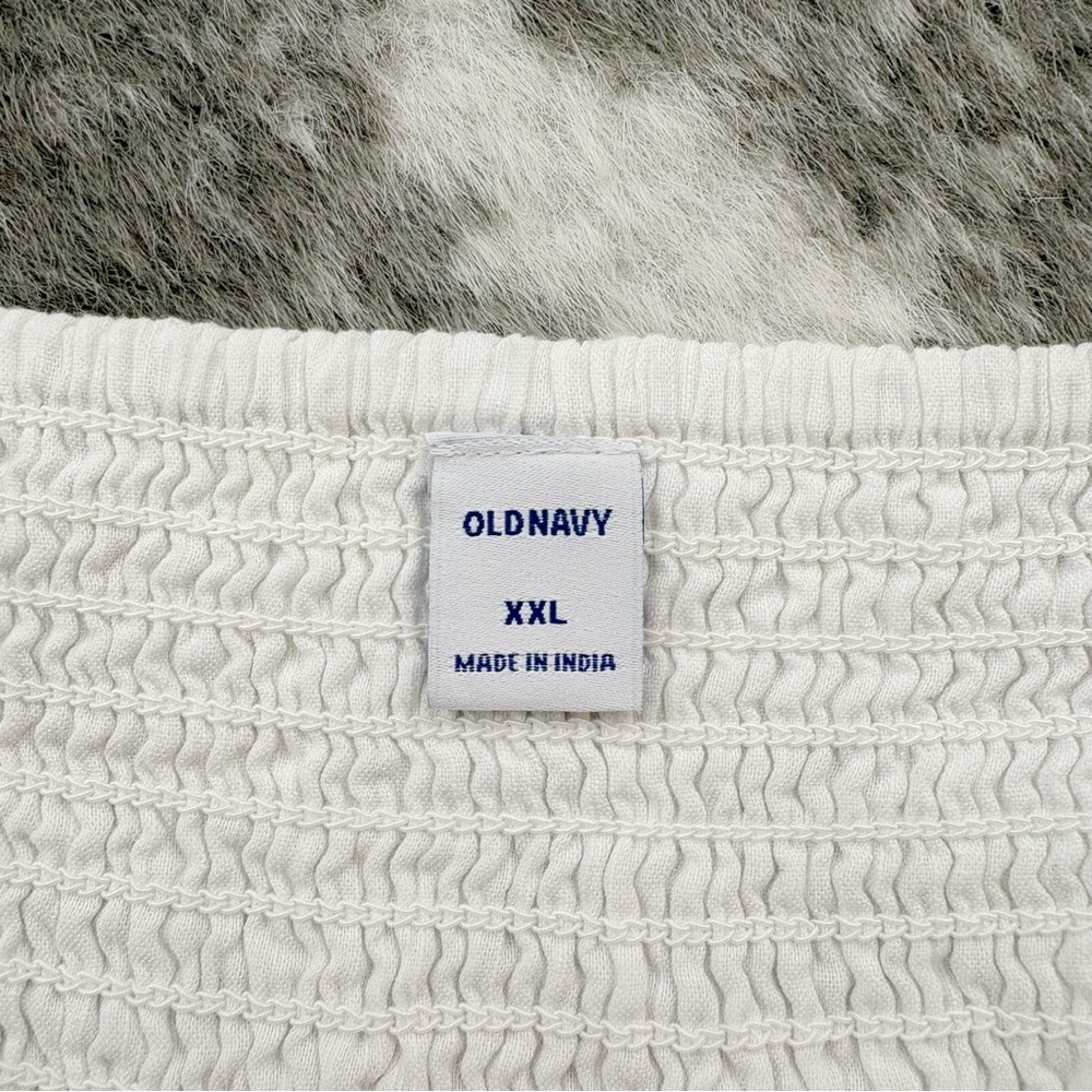 Old Navy Eyelet Tie Front Top - Picture 6 of 11